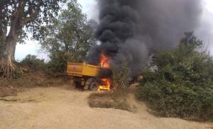 Naxalites set fire to 10 vehicles in Bijapur