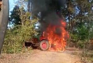 Naxalites burn vehicles in road construction in Kanker