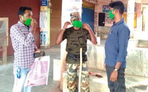 AIYF / AISF distributes masks to jawans and general public