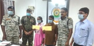 Two Maoists including a prize of 5 lakh in Bijapur surrendered