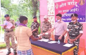 25 Naxalites surrender in Dantewada