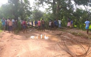 Villagers blocked the way to cut trees due to fear of Corona