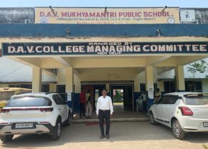 260 applications for admission to 90 seats in DAV School