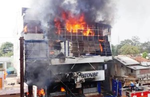Massive fire broke out in Narayanpur's Mansarovar shopping center