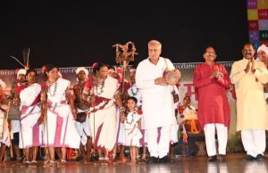 CM Bhupesh Baghel started dancing with folk dancers in Tribal Literature Festival