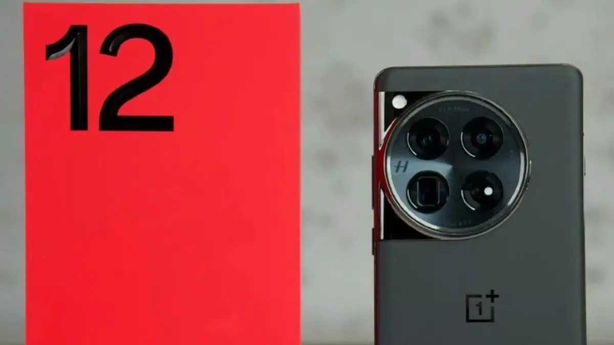 OnePlus 12 in Black Color